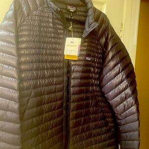 Brand new Patagonia men’s puffer jacket in size XXL Slim